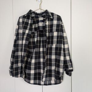 Universal Thread Black Plaid M Long Sleeve Flannel Button-Down Shirt
